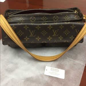 💯 % Authentic Louis Vuitton Viva Cite MM