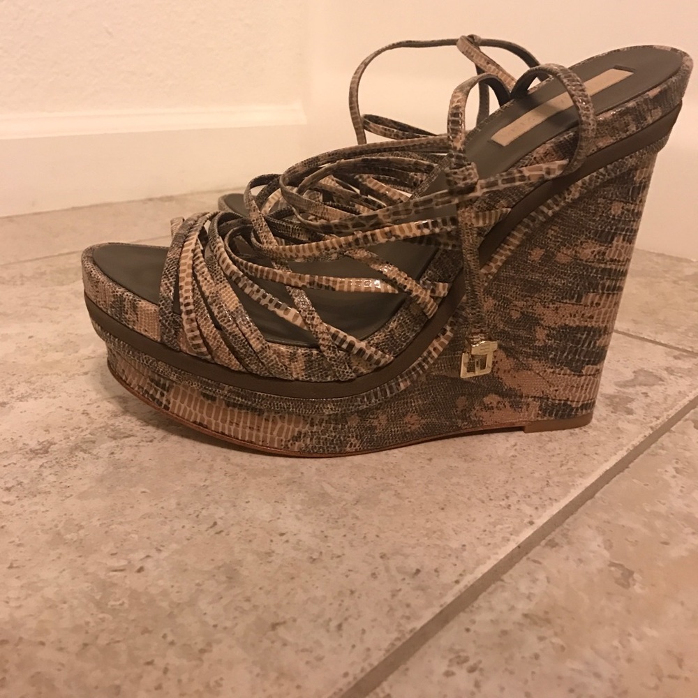 New!!! BCBG Pumps