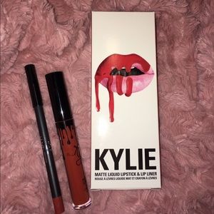 Kylie Jenner Shade: 22 Lipstick & Liner