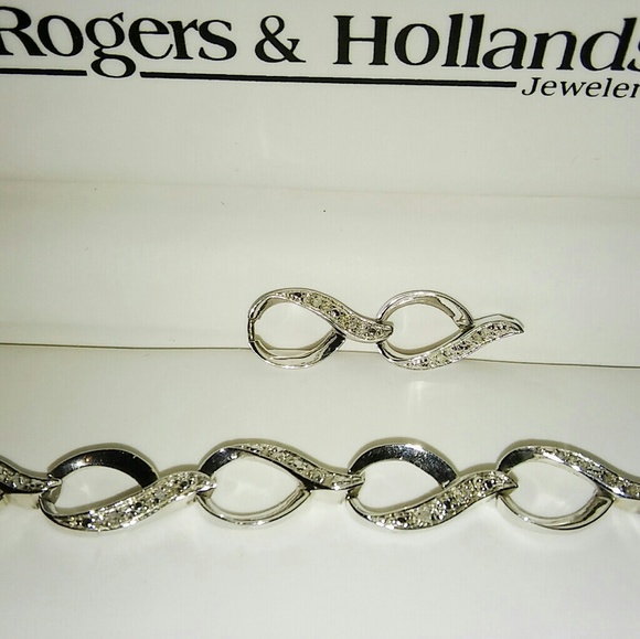 ❤Worn Once❤ Diamond/Sterling Silver Bracelet - Picture 4 of 6