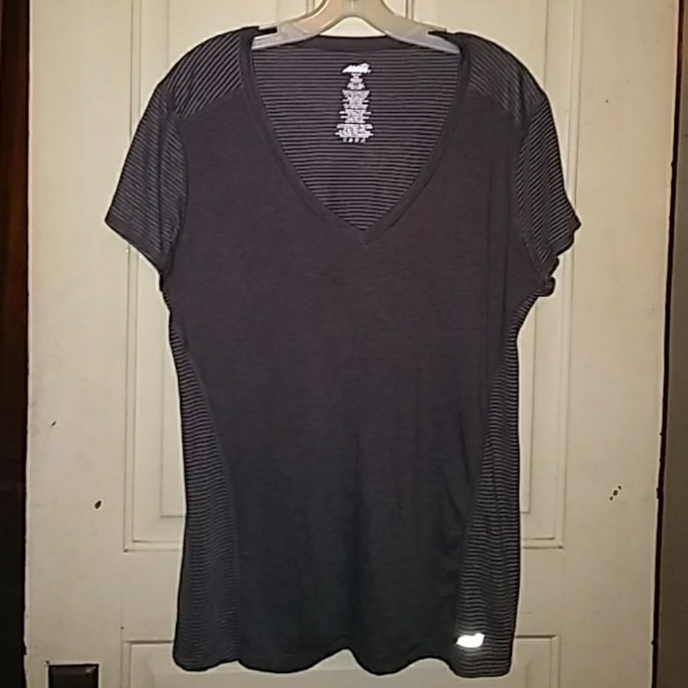 Avia V-Neck