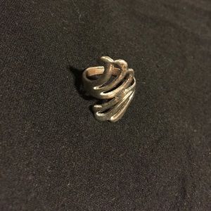 ❤️SALE❤️METAL SWIRL RING 💍 SIZE 6.5