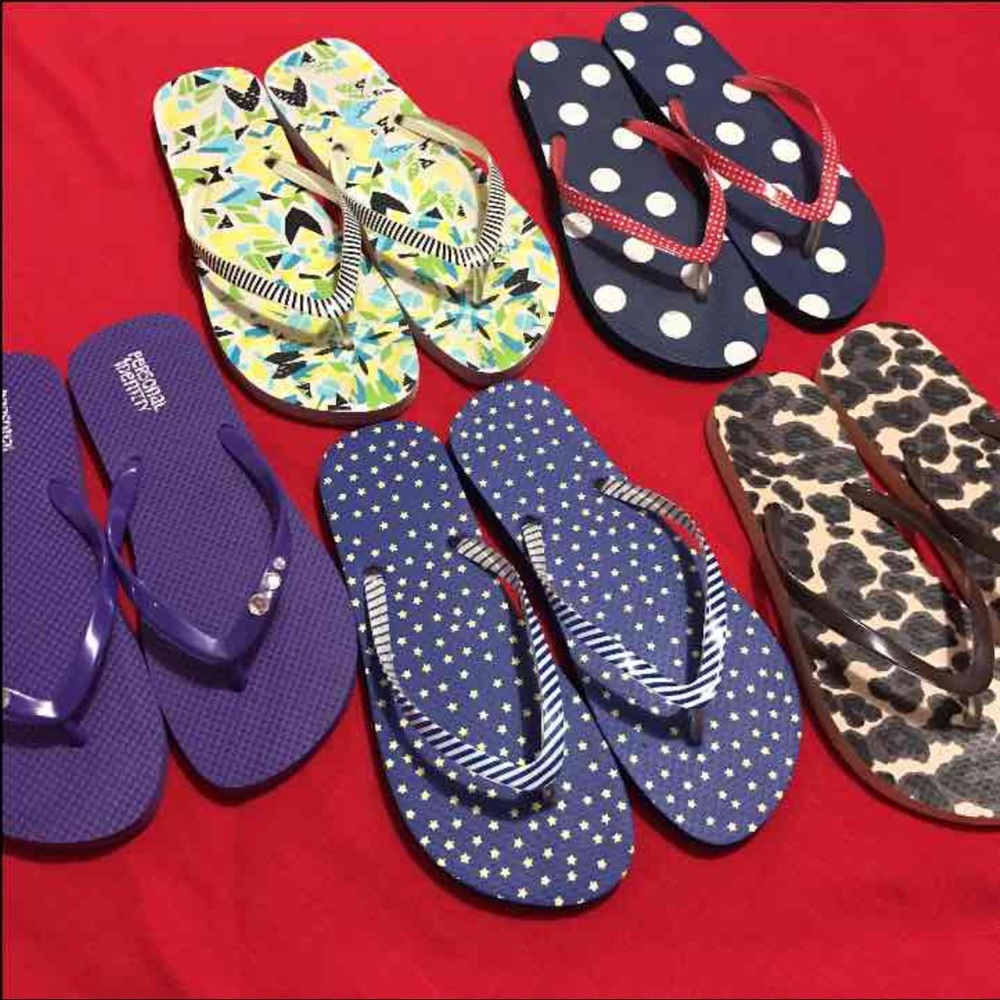 5 flip flops size 7/8