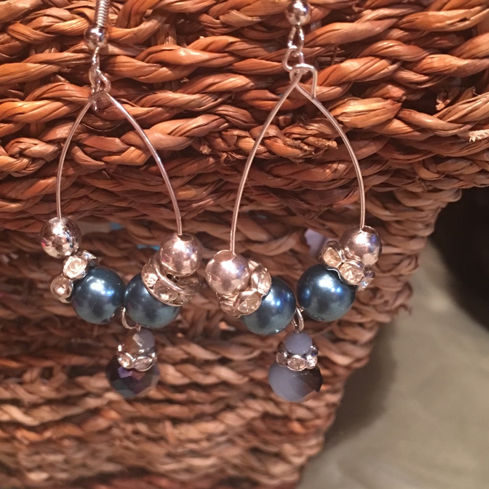 Beautiful blue & bling earrings Fabulous & New