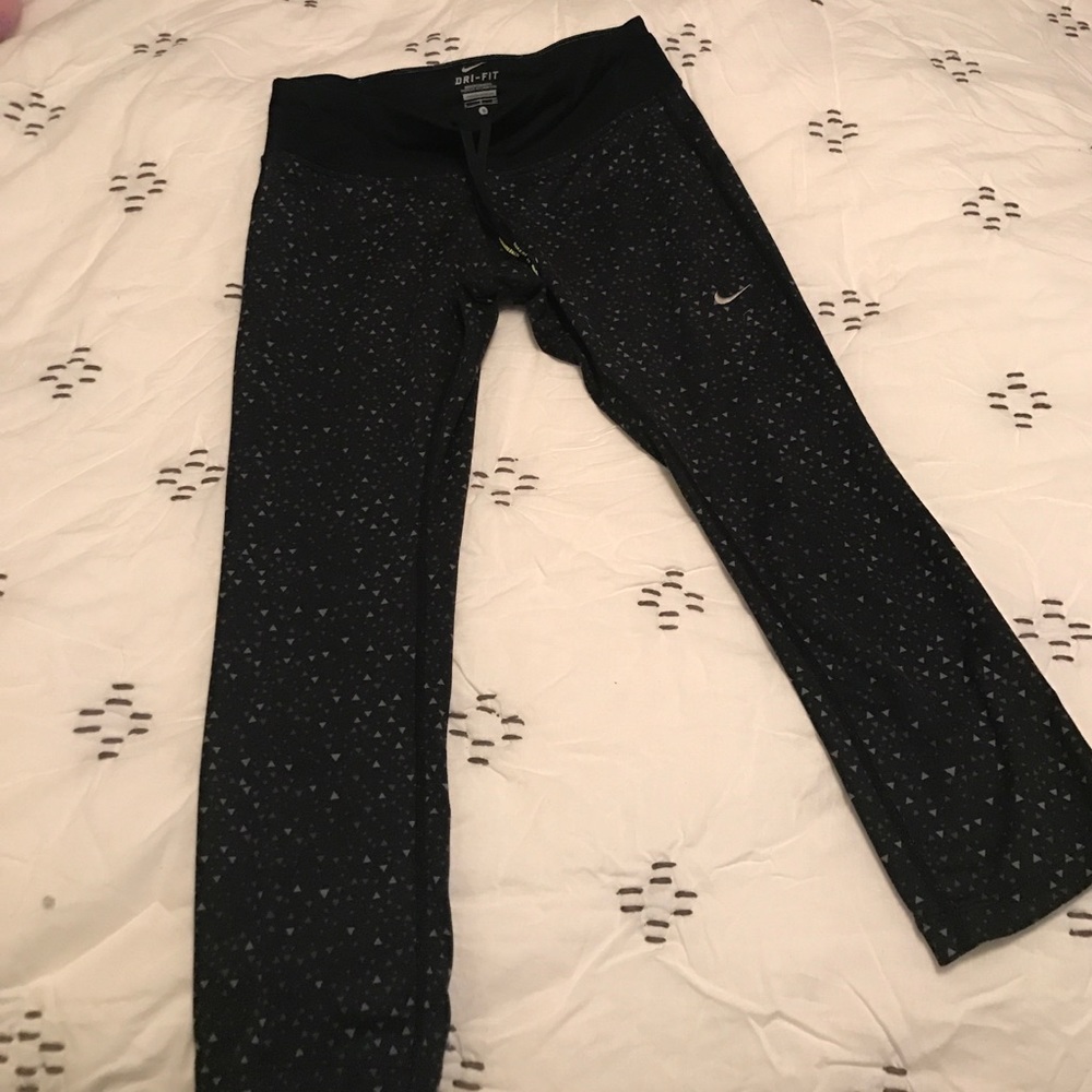 Nike dry fit Capri running pant. Sooo cute!