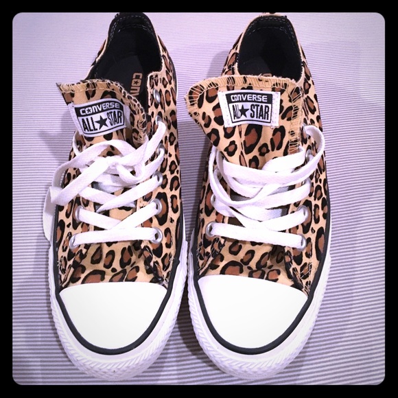 Converse Shoes - Cheetah print converse