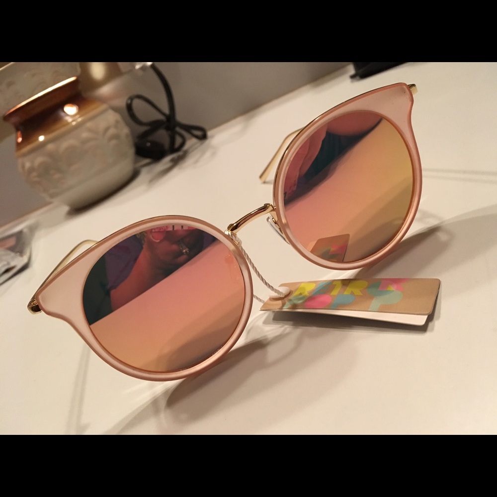 Mirrored cat eye sunglasses