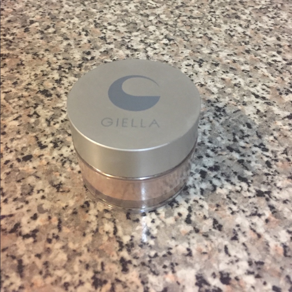 Kim k highlighter