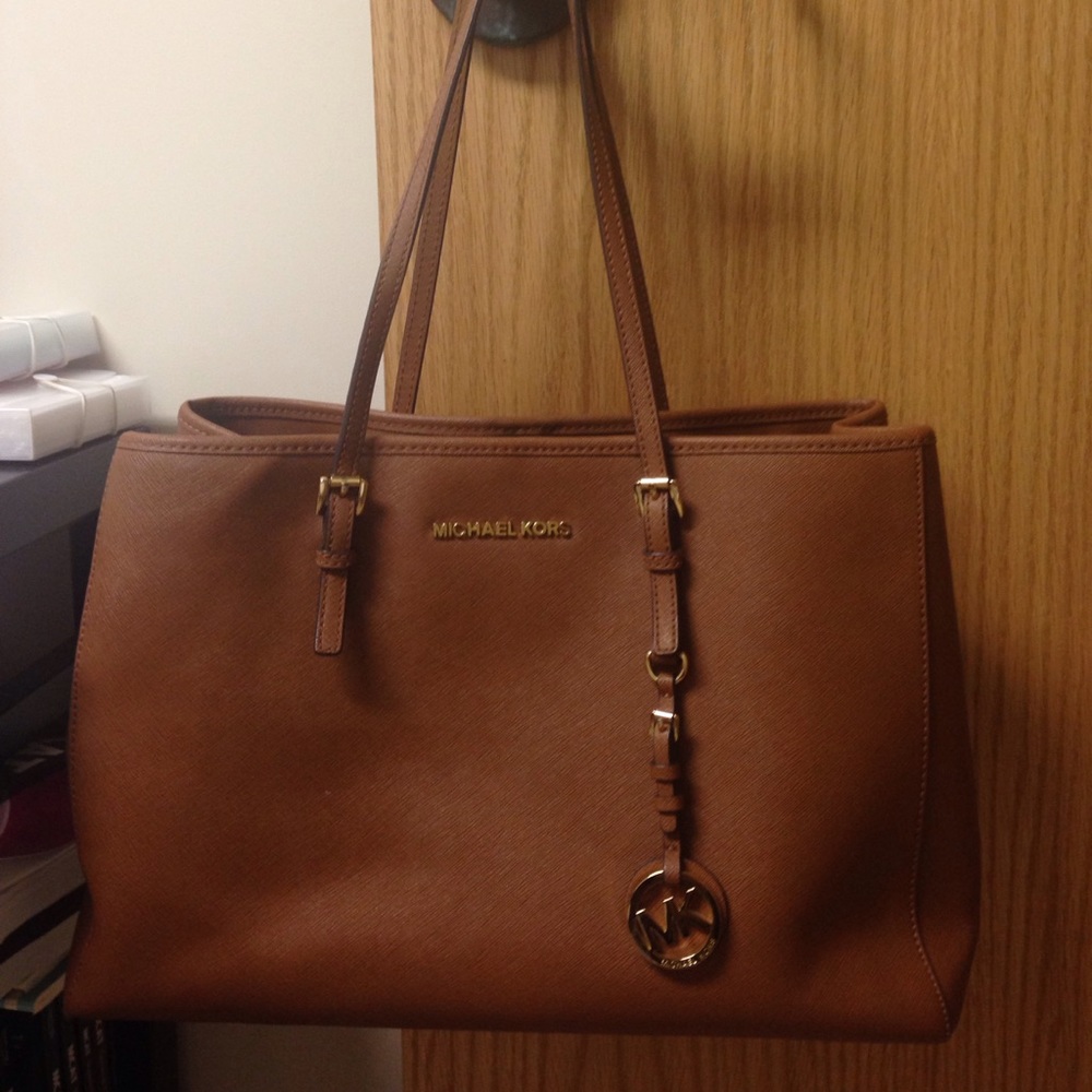 Micheal Kors shoulder purse