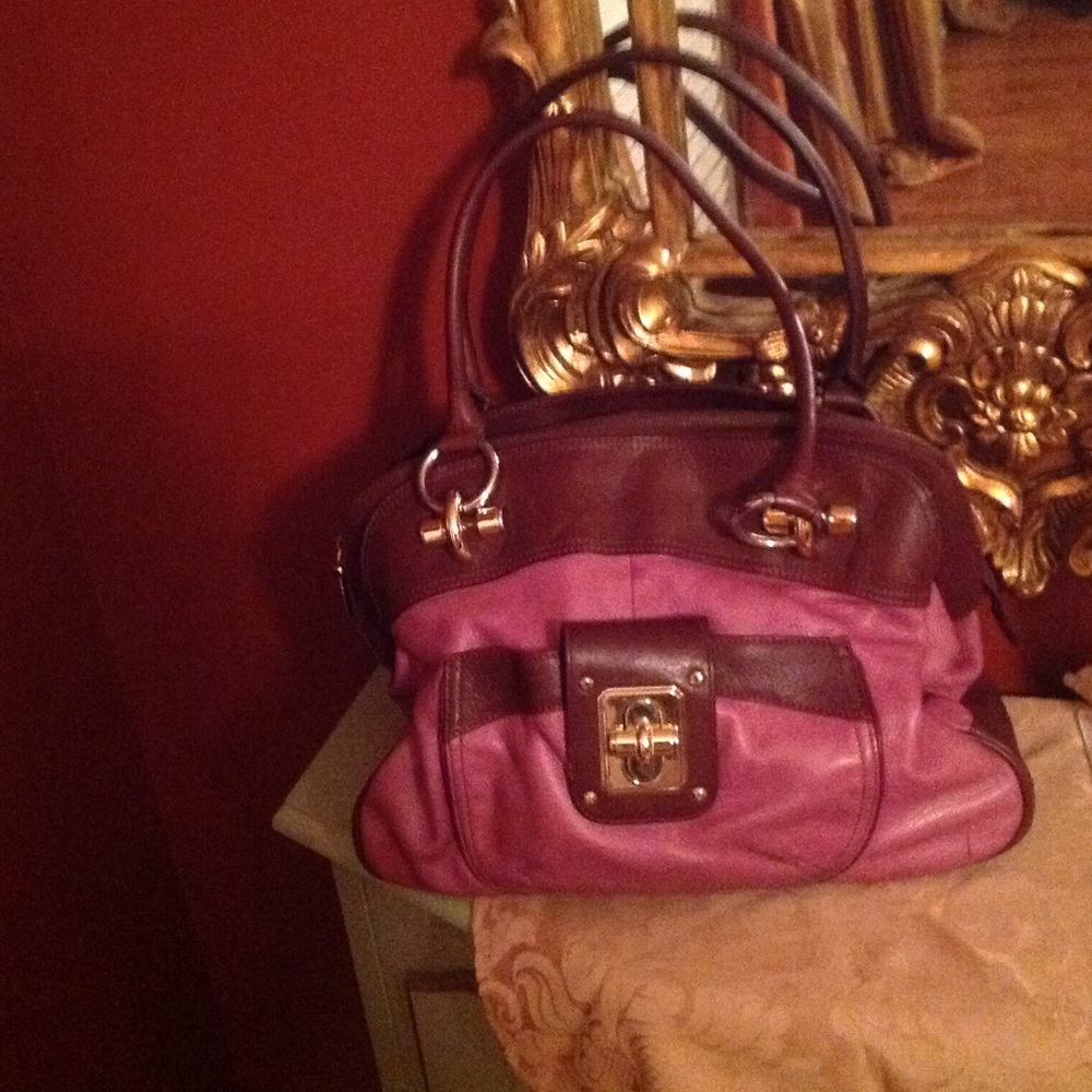 Light purple B Makowsky leather purse