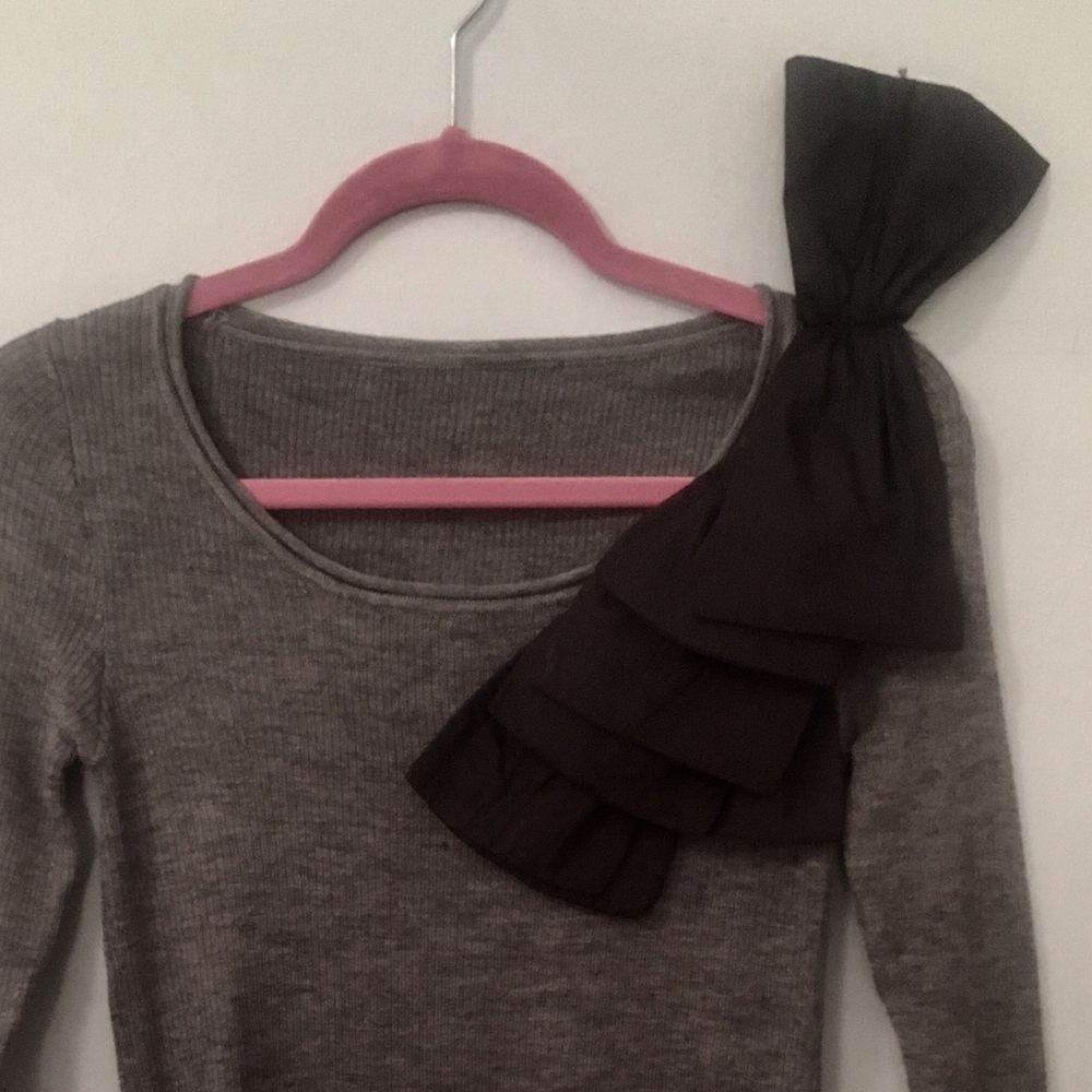 👀LOOK👀!BIG BLACK BOW STATEMENT TOP