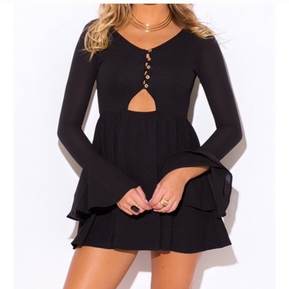 Sexy Cut out Bell Sleeved Dress✨