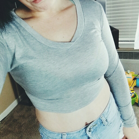 V-neck Crop Top - Picture 2 of 2