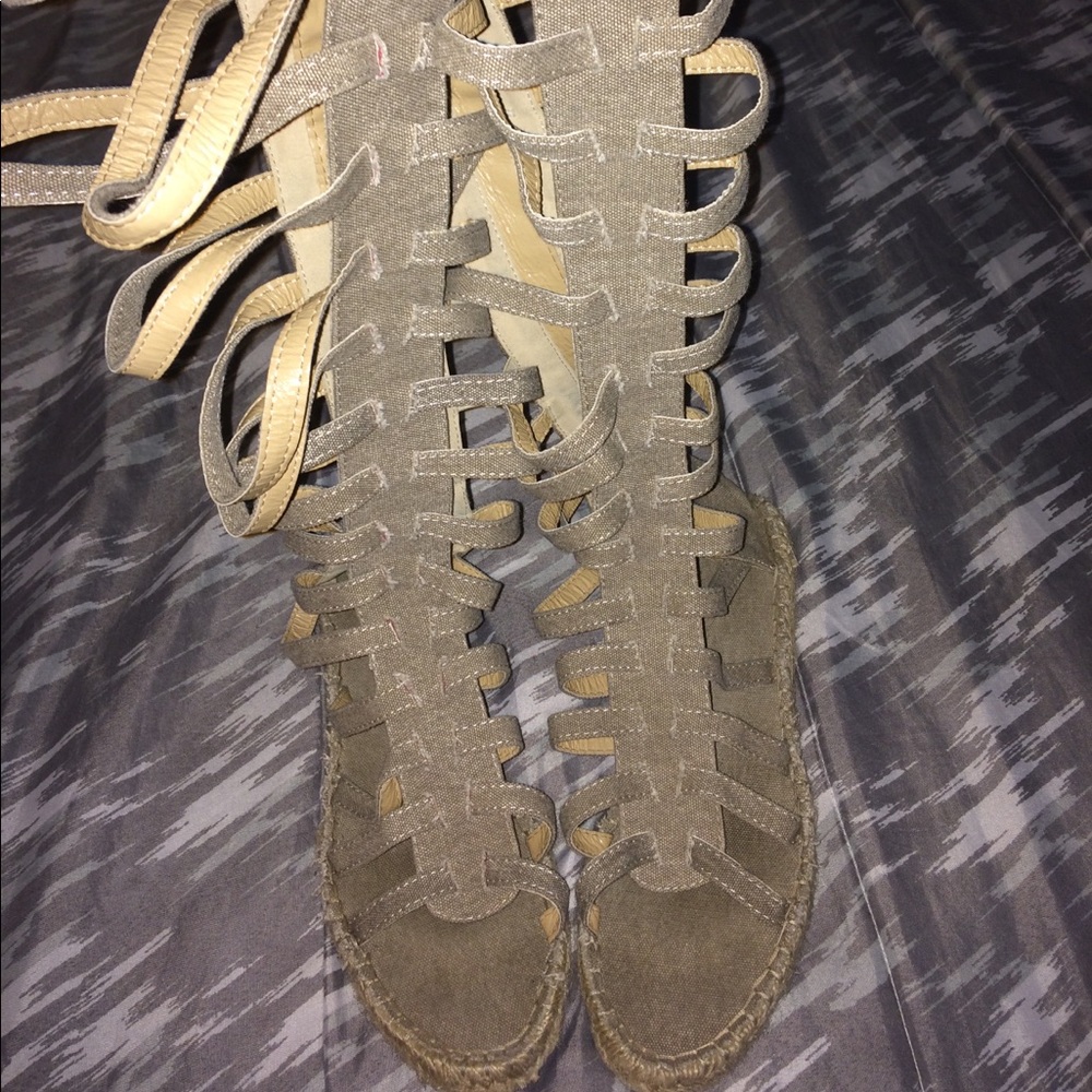 Knee High Gladiator Sandals! 🗡👡