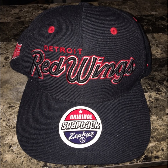 lids Other - Snapback Red Wings hat
