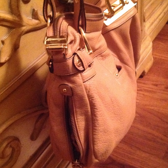 B Makowsky cream purse - Picture 3 of 3