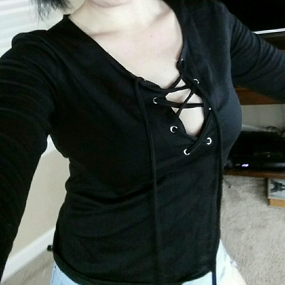 Lace up long sleeve - Picture 2 of 2