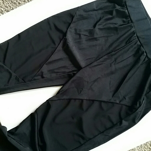 Peek-a-boo Mesh Leggings - Picture 2 of 2