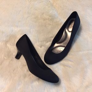Women's Black Pumps