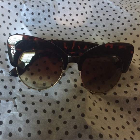 Cat Eyed Sunglasses! They Are Here! - Picture 4 of 7