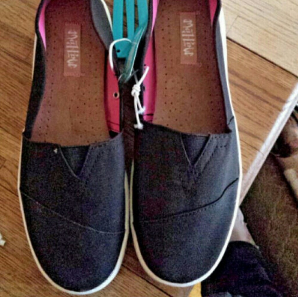 Mad love women's slip-ons size 9