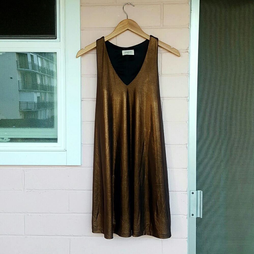 everly • racerback shift dress • N - Picture 2 of 6