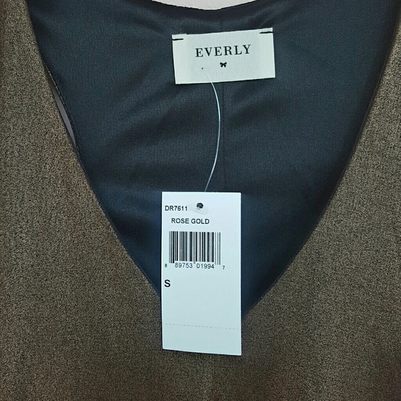 everly • racerback shift dress • N - Picture 4 of 6