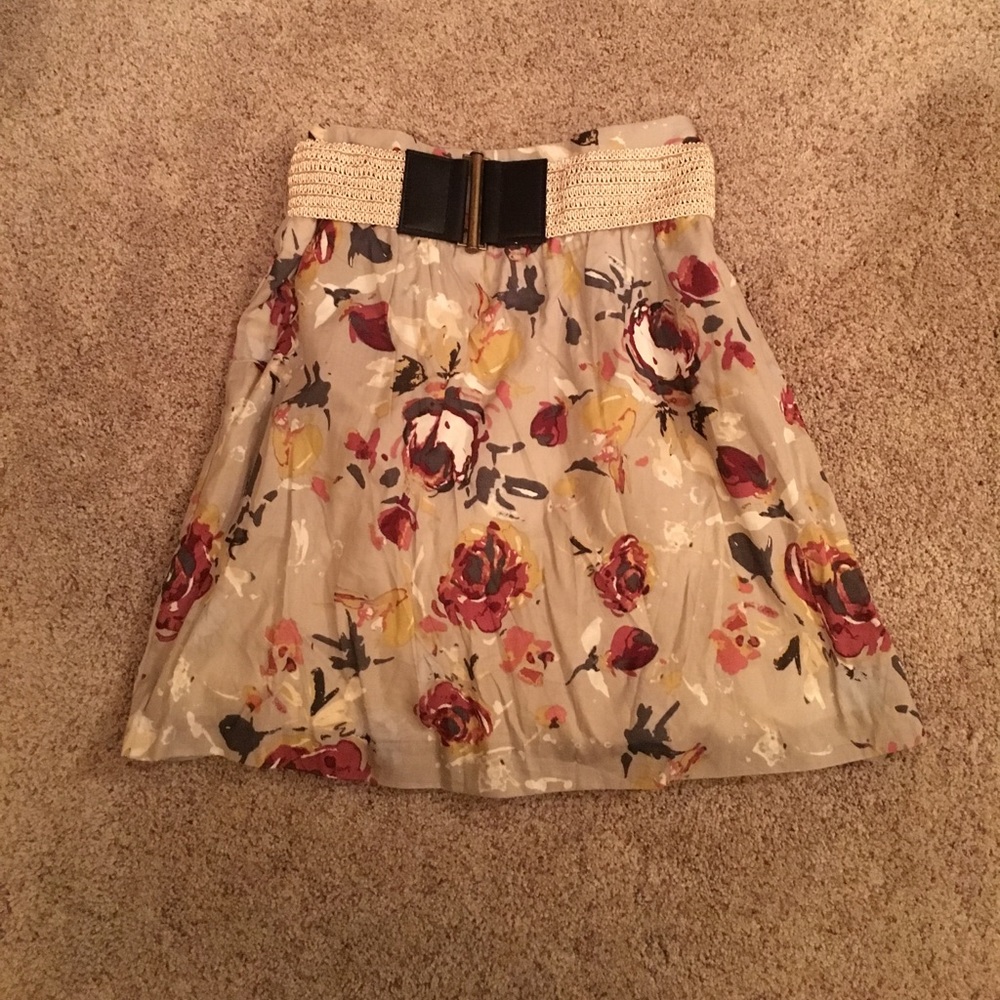 BRAND NEW Maurices belted short floral skirt in S