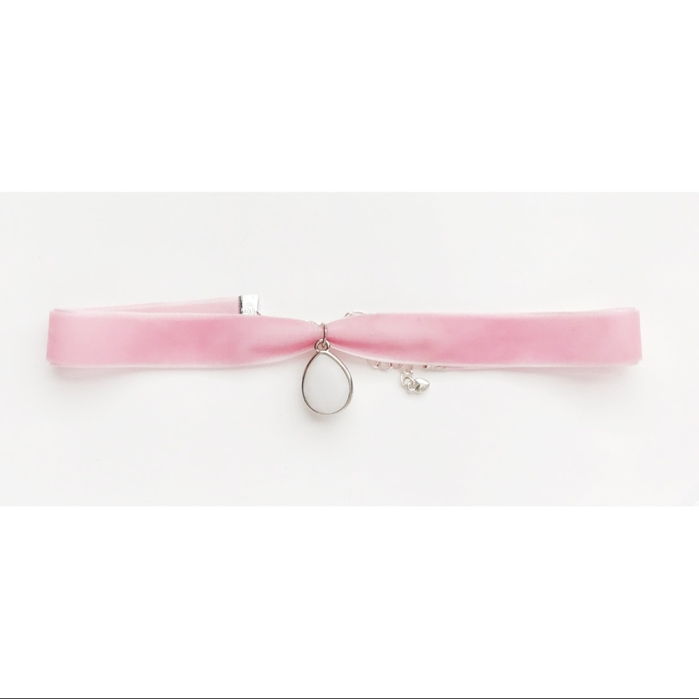 Light pink velvet pendant Choker