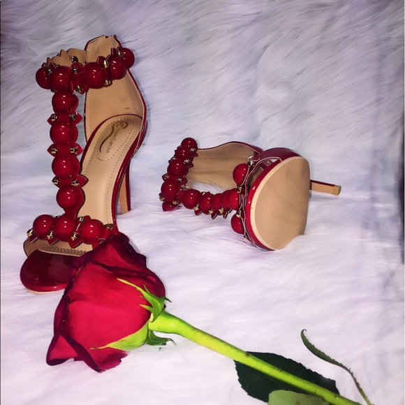 🎉5⭐️NEW Hear My Steps Heels In Red - Picture 4 of 7