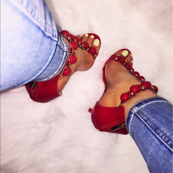 🎉5⭐️NEW Hear My Steps Heels In Red - Picture 5 of 7