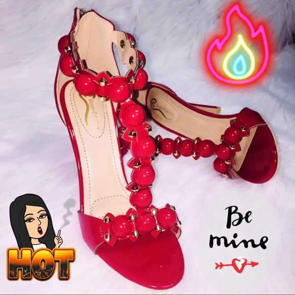 🎉5⭐️NEW Hear My Steps Heels In Red - Picture 2 of 7