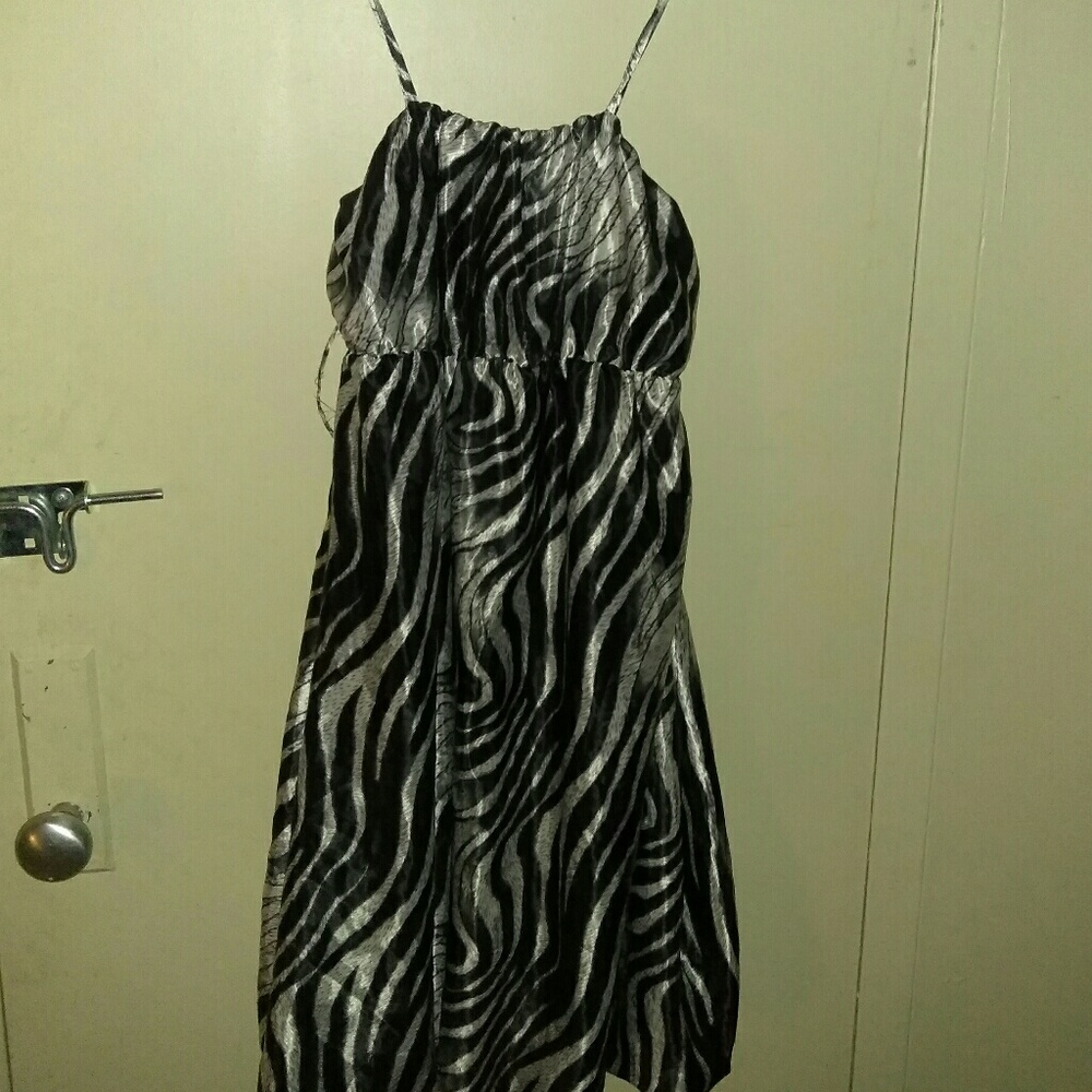 Medium dress with multi way straps