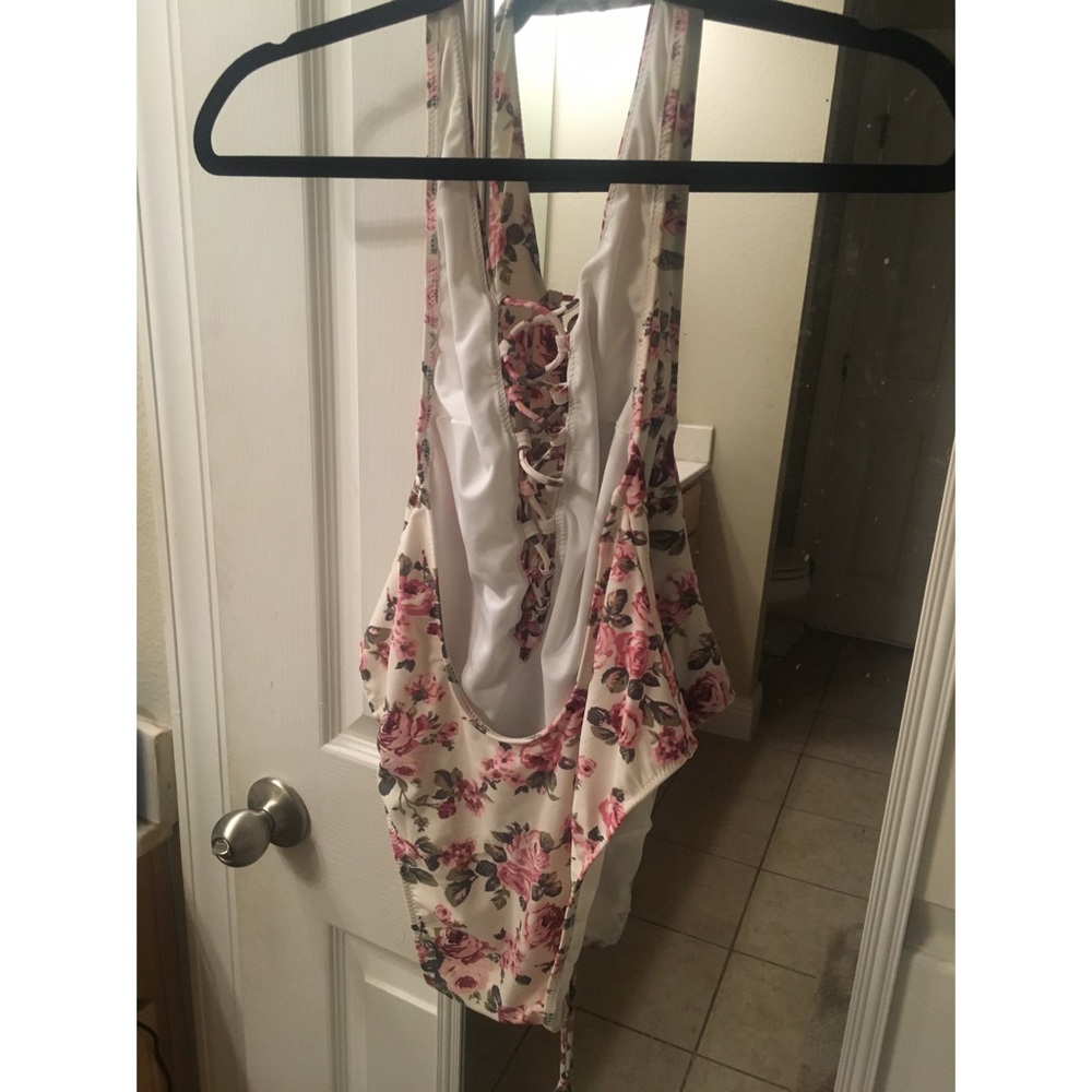SM | Show Me Your Mumu La Jolla Lace Up One Piece - Picture 7 of 7