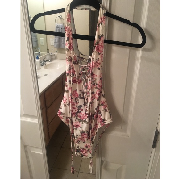 SM | Show Me Your Mumu La Jolla Lace Up One Piece - Picture 5 of 7