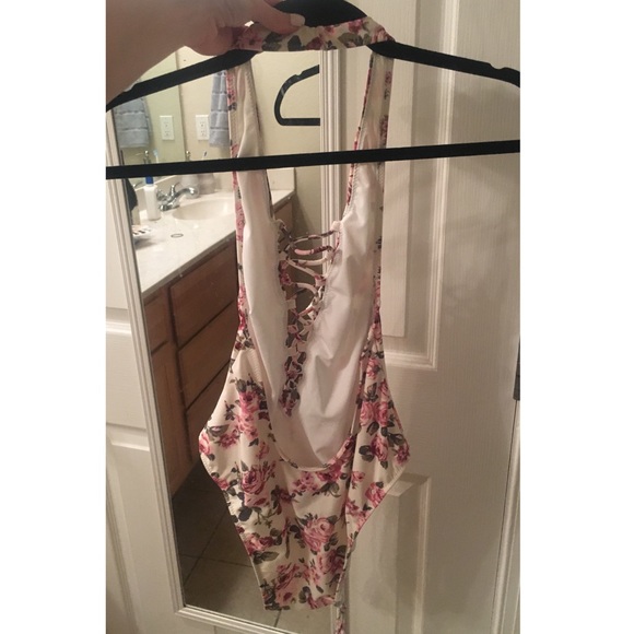 SM | Show Me Your Mumu La Jolla Lace Up One Piece - Picture 6 of 7