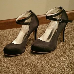 Black platform pumps!