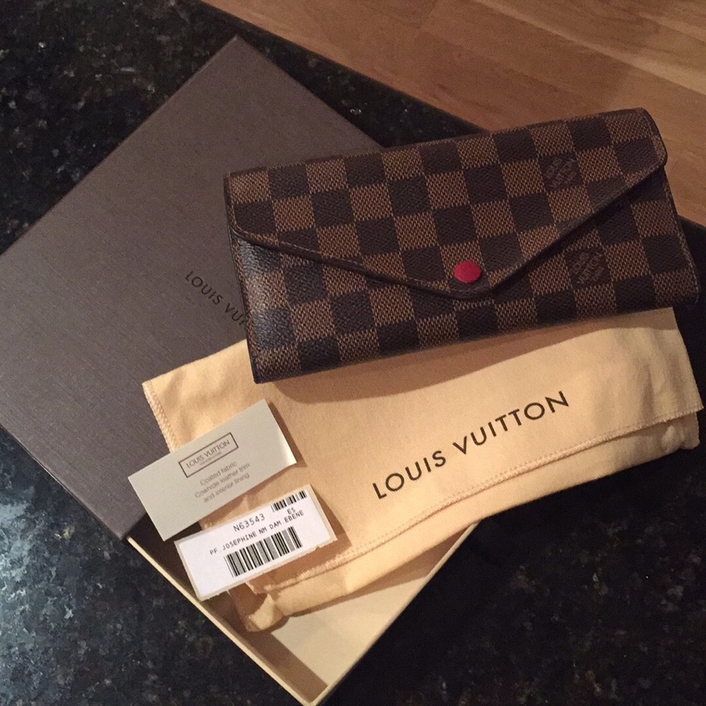 Louis Vuitton Josephine Wallet