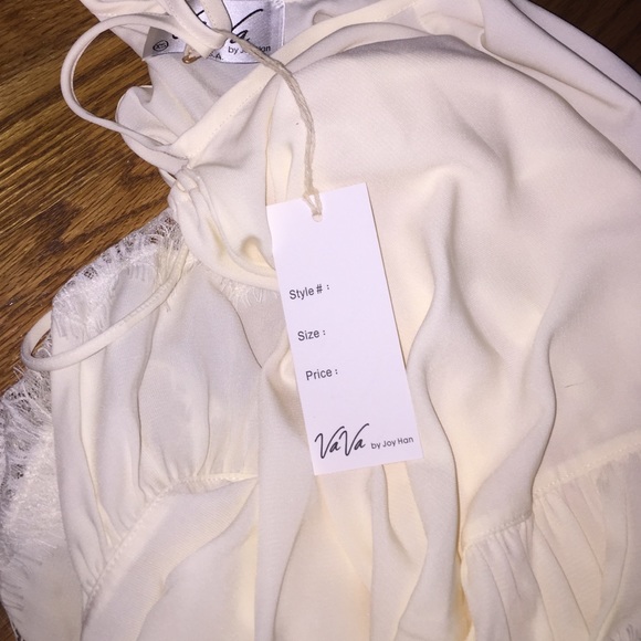 Revolve top - Picture 2 of 2