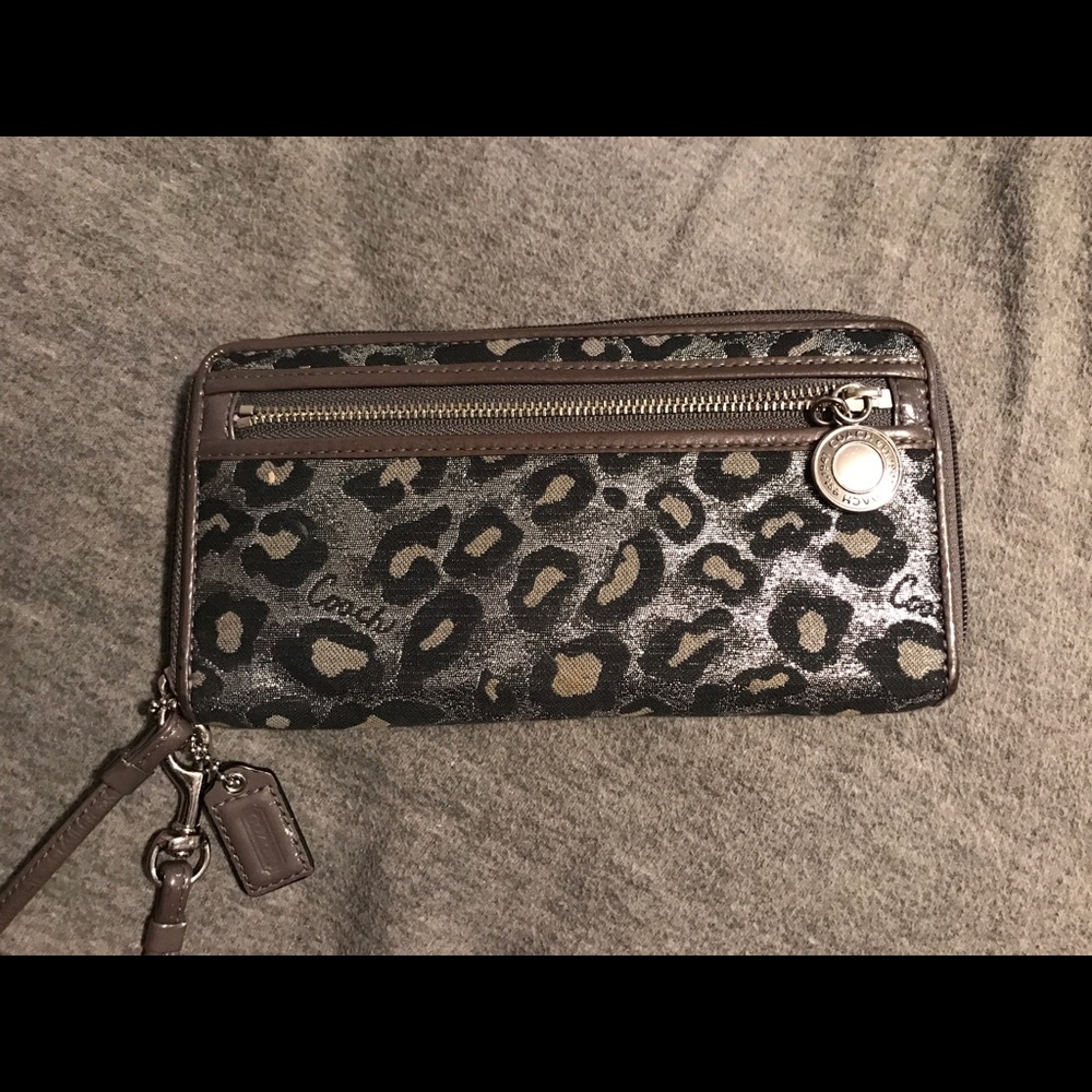 Coach Wallet leopard print in silver & gray