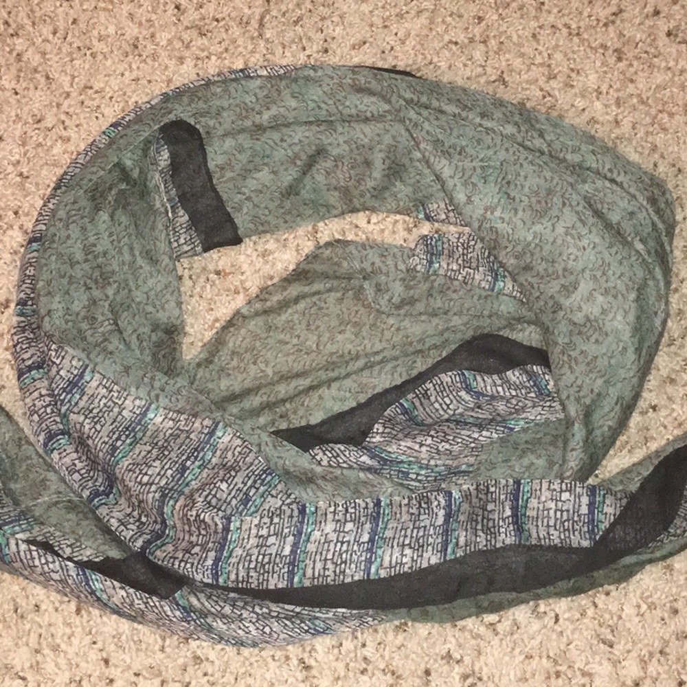 Cute lightweight olive patterned scarf