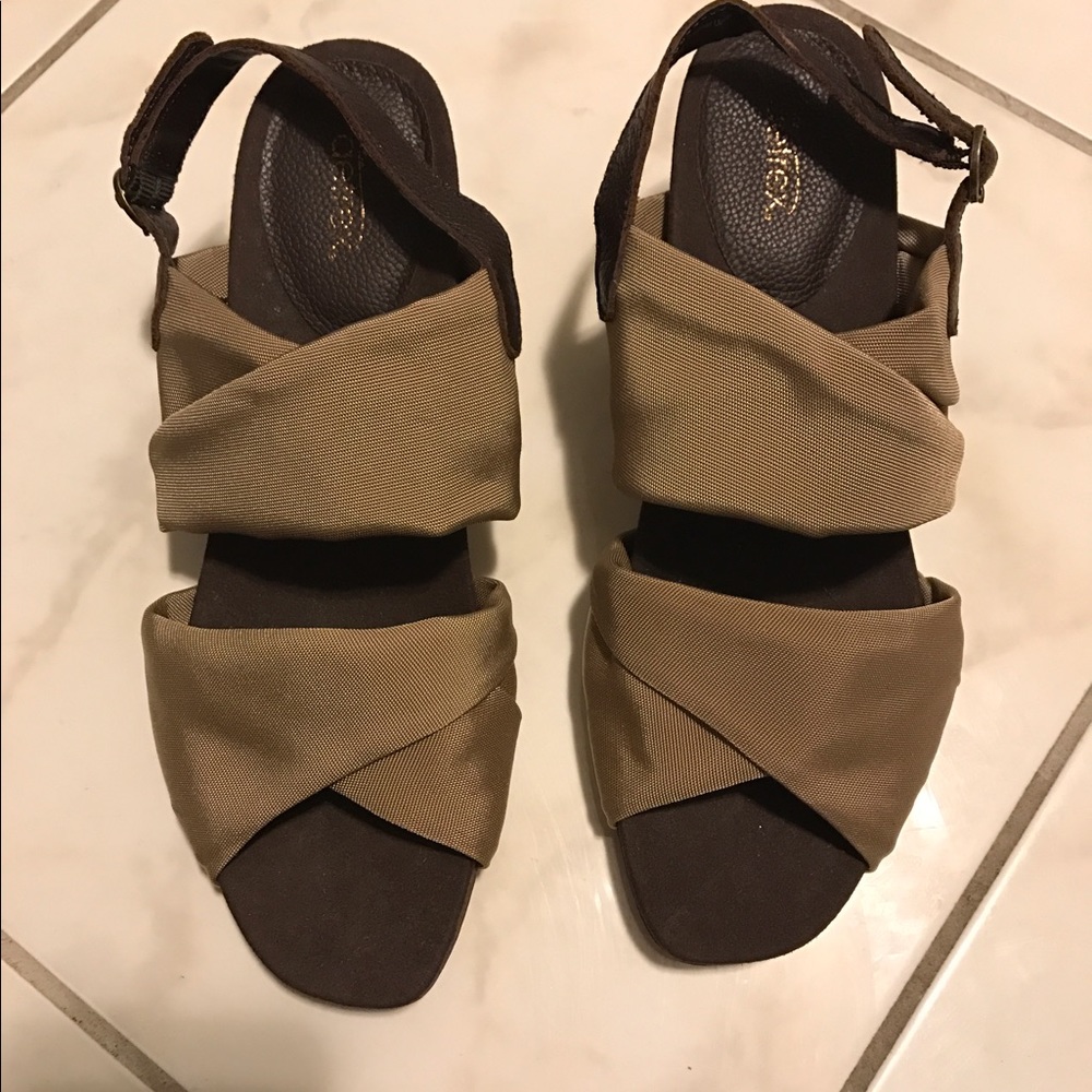 Aetrex sandals