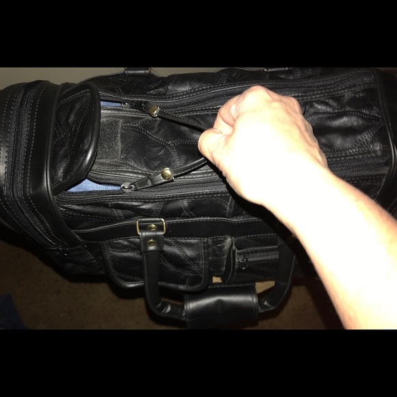 LEATHER DUFFLE BAG. - Picture 7 of 8