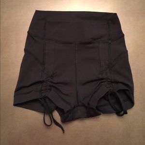 Lulu Lemon front Tie scrunch booty shorts