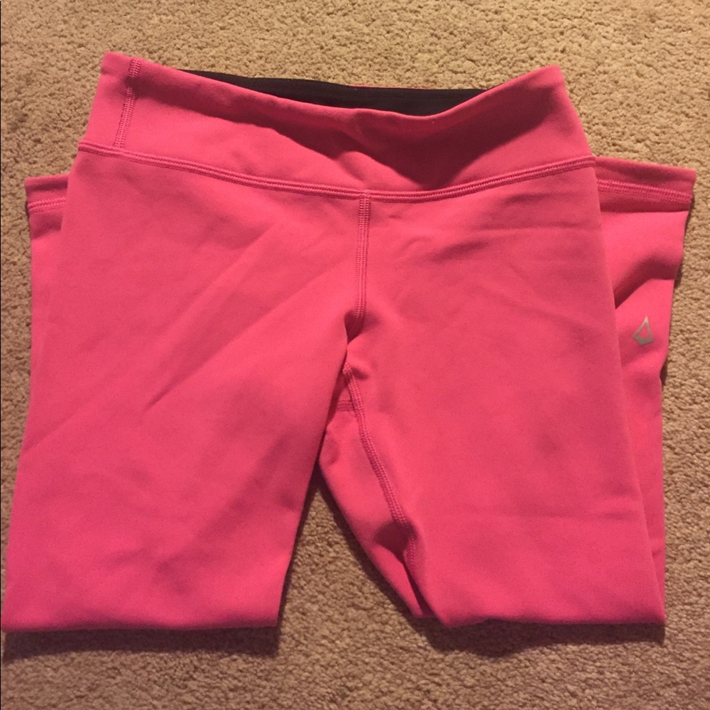 Ivivva reversible black/pink Capri.
