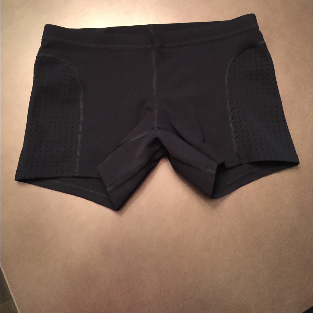 Lulu Lemon booty shorts