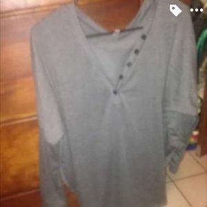 Three-quarter sleeve hi-lo t-shirt