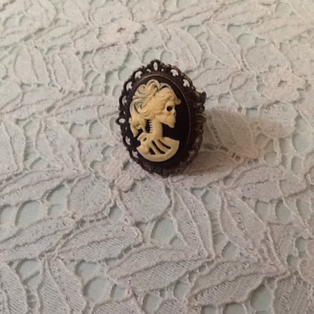 Gothic Skeleton Cameo Ring