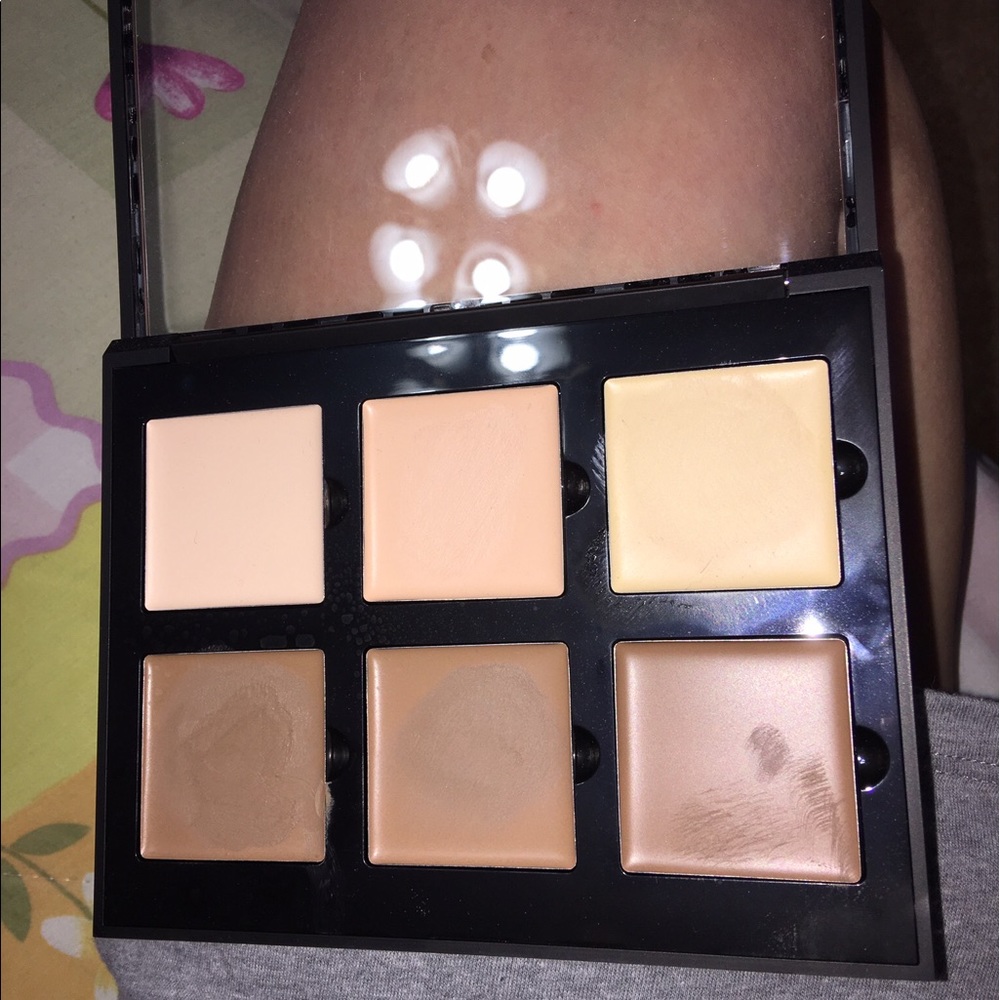Anastasia Beverly Hills Contour Kit in light