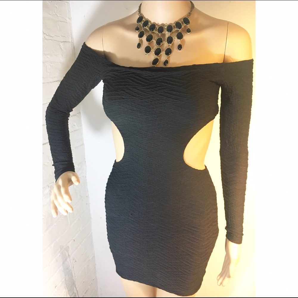 📌 LAST CHANCE Bodycon dress shoulder back  small
